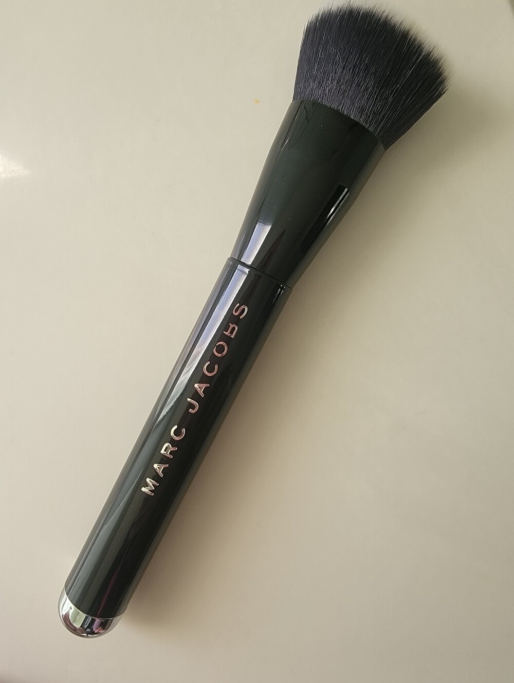 Marc Jacobs The Shape Contour and Blush Brush No.
